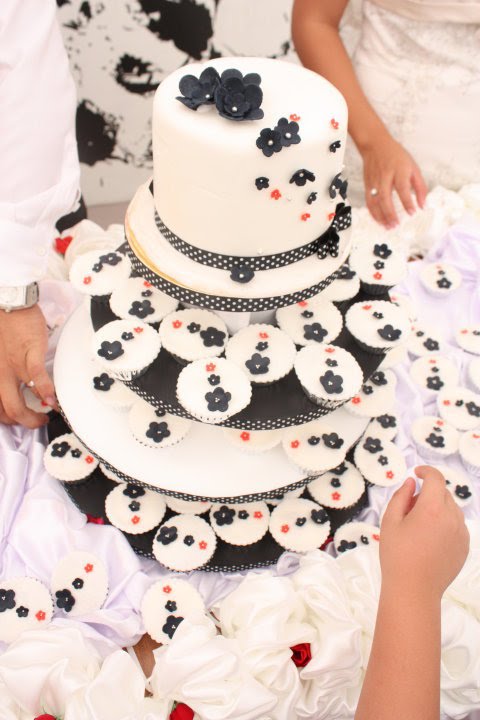 Black and White Wedding Cake and Cupcakes