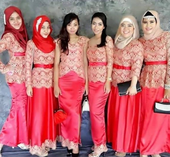 Foto Baju Muslim Kebaya Modern Kombinasi Brokat untuk 