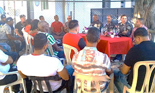  Policìas de Baní, lideres comunitarios y comerciantes coordinan acciones para garantizar la paz y tranquilidad en Peravia