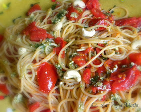 spaghetti al pesto di anacardi e pomodoro