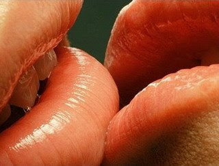 besos romanticos front