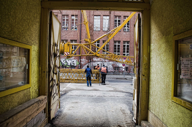 0439, Baustelle, Kranaufbau Denkmalgerechte Instandsetzung des Schulstandortes Pasteurstraße 09-11, 10407 Berlin, 02.02.2015