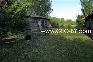 Сарай и старые фундаменты на месте КОП Дуброво