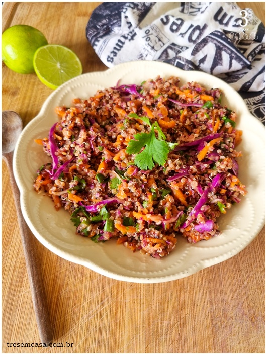 salada de quinoa, repolho e cenoura