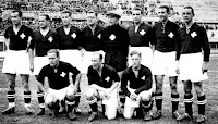 SELECCIÓN DE SUIZA - Temporada 1933-34 - Jaccard, Von Känel, Weller, Klelholz, Séchehaye, Hufschmidt, Jäck y Minelli; Jäggi, André Abbegglen y Guinchard - CHECOSLOVAQUIA 3 (Frantisek Svoboda, Jiri Sobotka y Olrich Nejedly) SUIZA 2 (Leopolod Kielholz, Willy Jäggi) - 31/05/1934 - Campeonato del Mundo de Italia, 1934, cuartos de final - Turín, Italia, estadio Mussolini