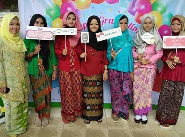 10 Baju  Perpisahan  Keren untuk  SMA  dan SMK Terbaru 2019 