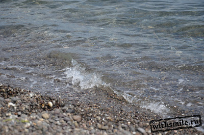 With kids of the sea, the beach. Crimea, Alushta, Rybachie. This is our first vacation with children (1 and 3 years). 3 weeks we spent in the village. Rybachie - the beach, the sea and a small children's ploschadkaut. A perfect place for a relaxing beach holiday. Another week traveled to the Crimea, a waterfall Jur-Jur, in Alushta aquarium, the zoo in Yalta, Mount Ai-Yori. Our list of things on the beach.