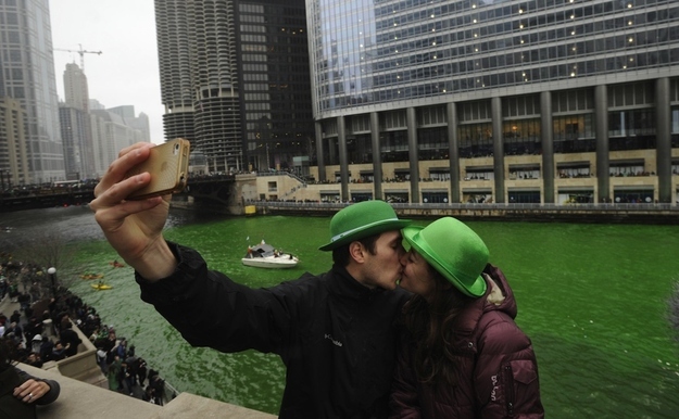 Chicago river goes green