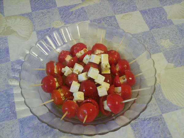 ensalada de tomates cherry y queso feta