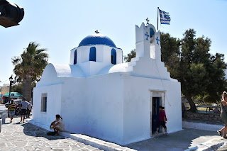 ο ναός του αγίου Νικολάου στο λιμάνι της Παροικιάς