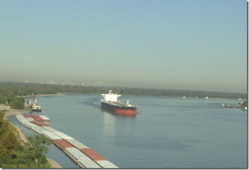 DSC03165 Ship on Mississippi River