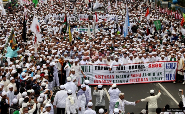 Politik Aliran Islam di Pilkada DKI: Diakomodasi, Adopsi atau Revolusi