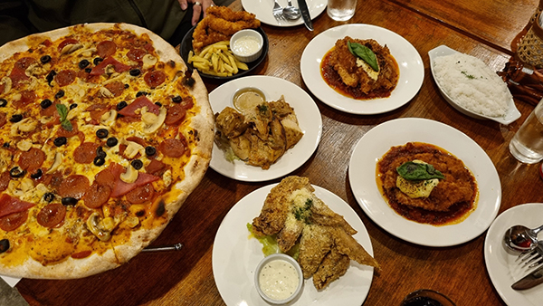 Basil' pizza and pasta Marikina food