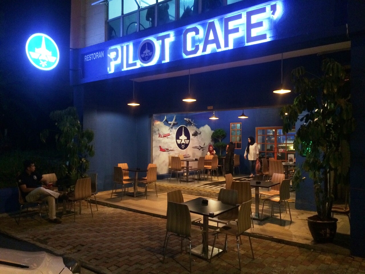 WANDERLUST DJ: Pilot Cafe, Bandar Baru Nilai ~ Let's Fuel-Up!