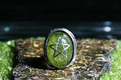 peridot angel heart ring by alex streeter front