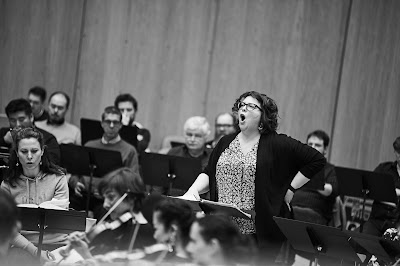 Marie-Nicole Lemieu rehearsing Berlioz:Les Troyens (Photo Grégory Massat)