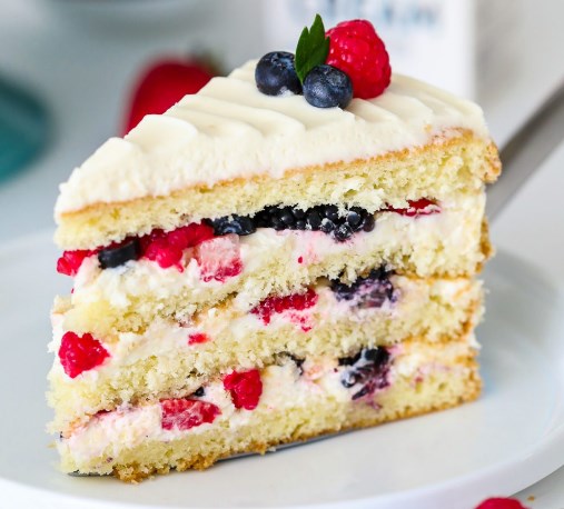 Berry Chantilly Cake #desserts #whitecake