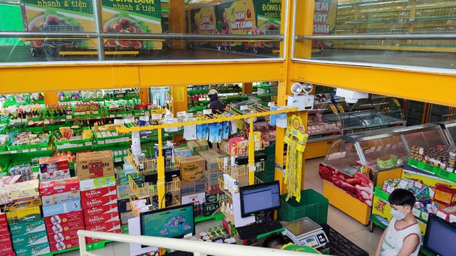 Không riêng gì Bách Hóa Xanh, nhiều cửa hàng cũng treo bảng “xả kho, giảm giá  - Ảnh 6.