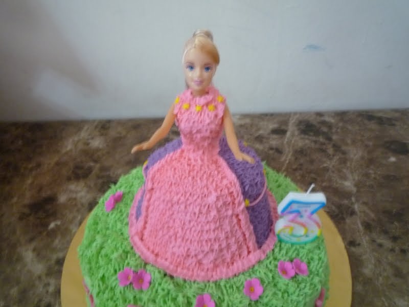 ~Liza's Yummy Cakes~: Kek Barbie Doll