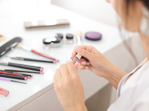 ¡Maquillaje Irresistible! Impulsa tus Ventas con Estos Anuncios Irresistibles 