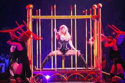 britney spears circus tour photos cage