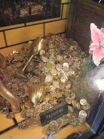 Oz Great Powerful gold treasure props