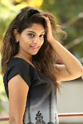 Karuna photos in jeans-thumbnail-18