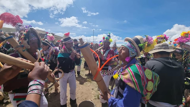 In diesen Gegenden von „Macha“ nördlich von Potosí-Bolivien hat der Karneval bereits begonnen