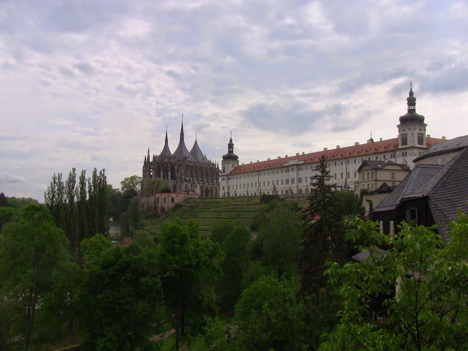 l'église Sainte-Barbe de Kutna Hora et le collège des Jésuites