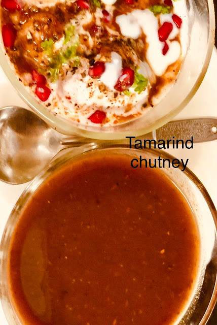 tamarind-chutney-as-topping-sauce-for-chaat-snacks