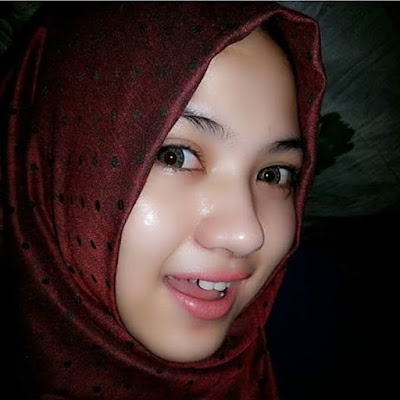 20 Wanita Cantik Berhijab Indonesia 