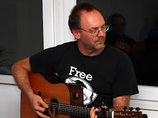 David Rovics playing guitar