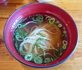 てびち定食の日替りスープの写真