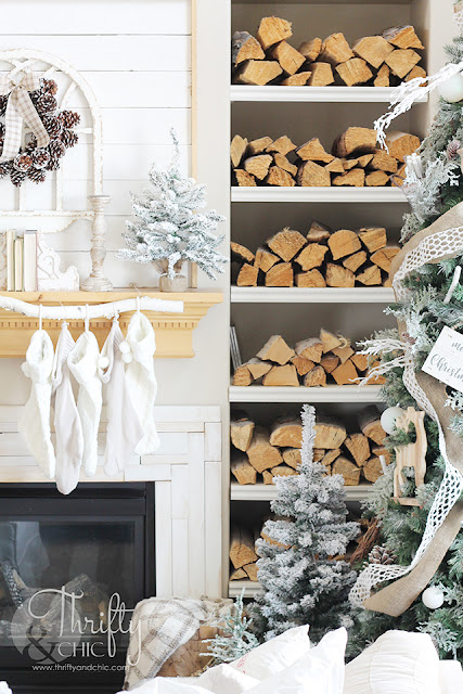 Farmhouse Christmas living room decor and decorating ideas. Christmas tree ideas. Easy Christmas decor. DIY Christmas decor. Christmas mantel ideas. Easy Christmas mantel decor. Christmas mantle ideas.