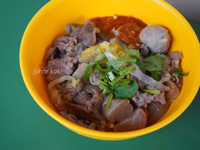 Empress Place Teochew Beef Kway Teow @ Maxwell Food Centre. A Hock Lam Street Tradition Since 1921