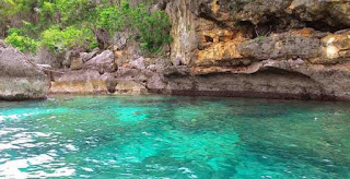 Pantai Surga Tersembunyi Teluk Biru Kabupaten Kanyuwangi Jawa Timur Indonesia