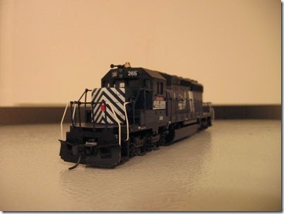 IMG_1129 Montana Rail Link 265 SD40-2 by Athearn