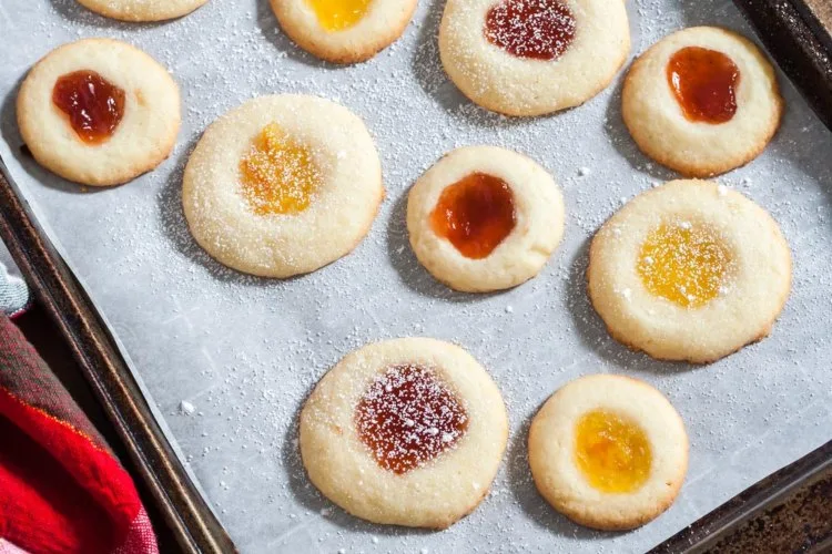 Galletas de mantequilla y mermelada