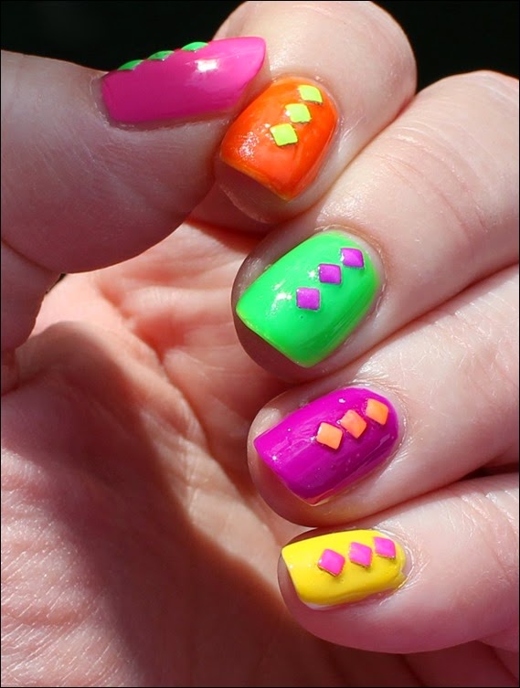 Farbspiel Neon Shuffle Nail Art Nageldesign Studs 02