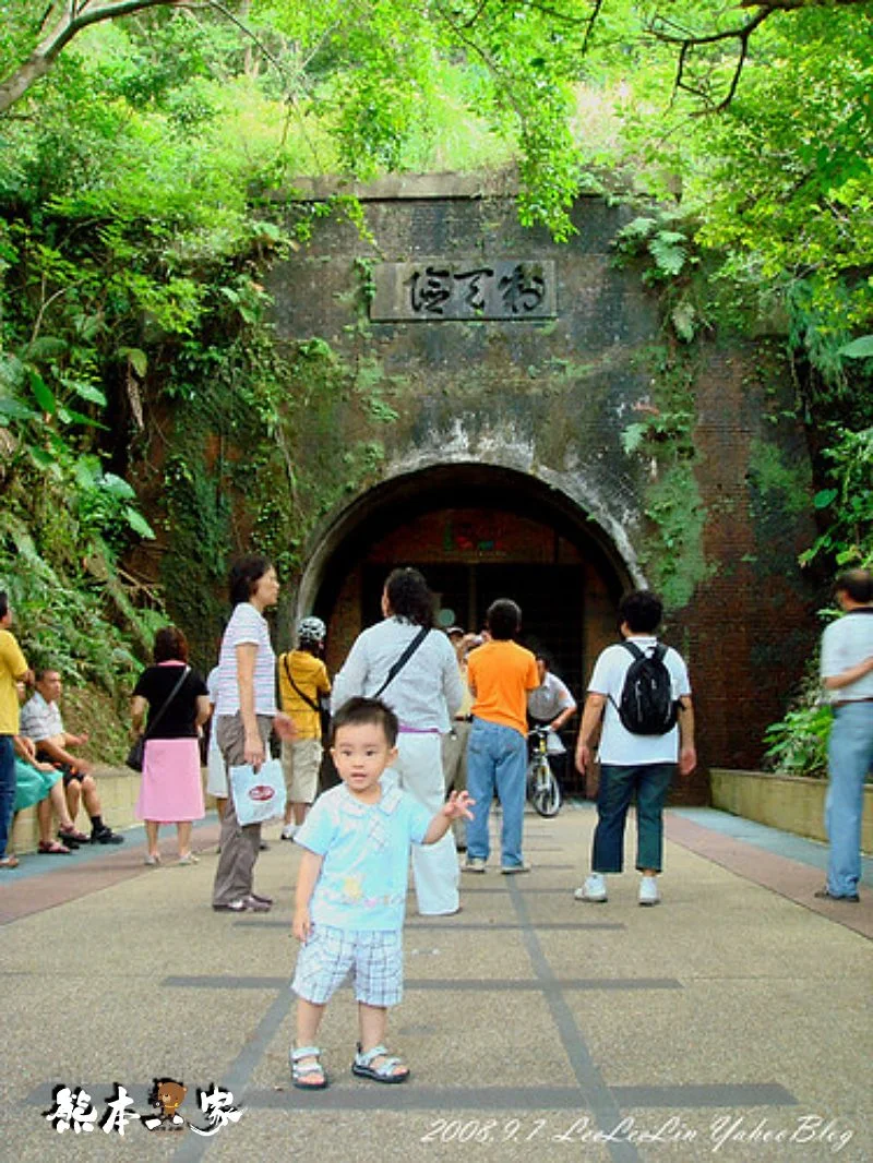 新北貢寮單車遊景點｜福隆舊草嶺隧道