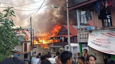 Kebakaran Pemukiman Warga di Panyula, 6 Rumah Hangus Terbakar