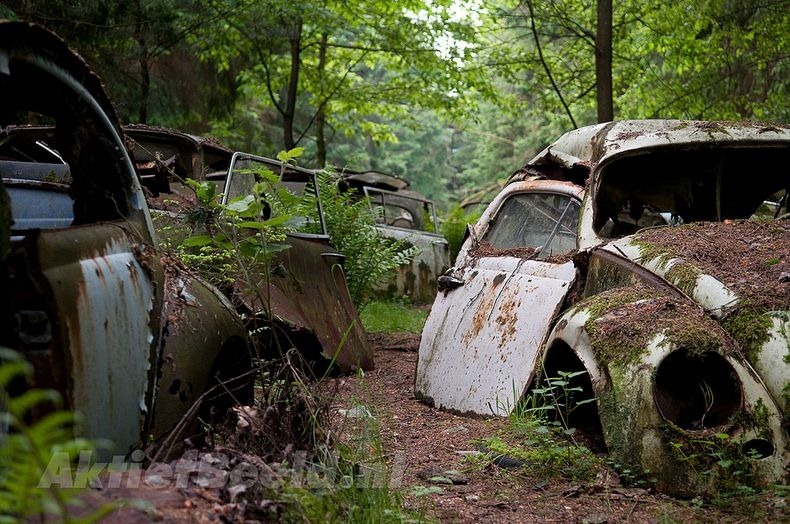 chatillon-car-graveyard-4 chatillon-car-graveyard-4