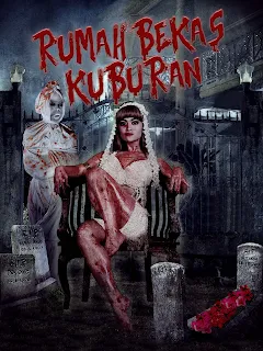 Poster film Rumah Bekas Kuburan (2012) menampilkan sosok wanita berdarah duduk di depan gerbang kuburan dengan pocong di sampingnya.