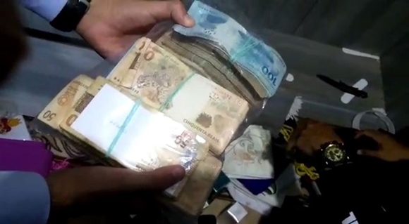 PLANALTINA: MP-GO acha R$ 70 mil em fundo falso na casa de monsenhor