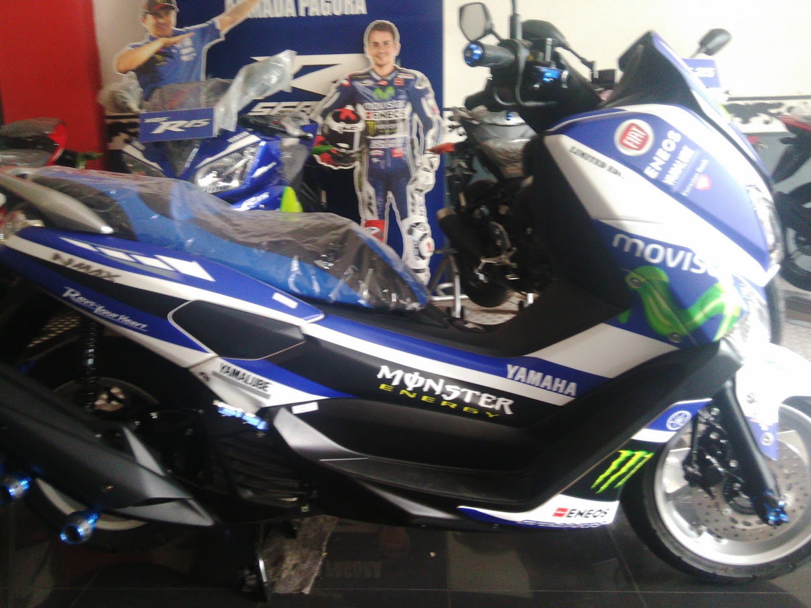 WOOOWWW YAMAHA NMAX SPESIAL EDITION MOVISTAR