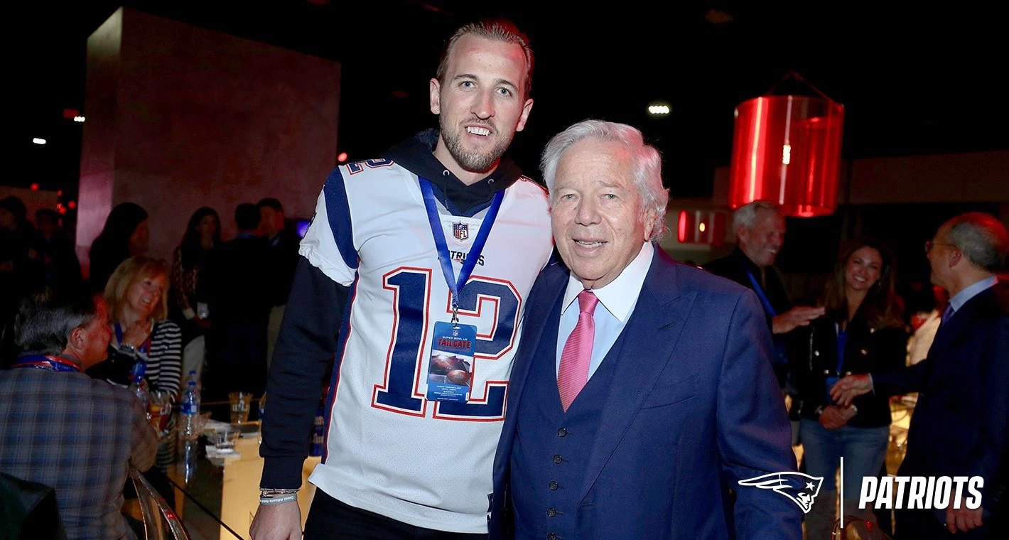 Harry Kane poses for a picture with New England Patriots owner Robert Kraft at the 2019 Super Bowl