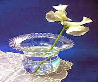 Vas Bunga Cantik Dari Botol Aqua Plastik Bekas