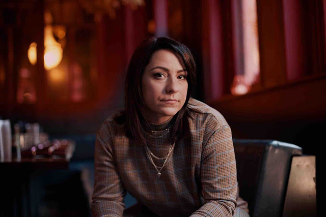 Après un cinquième opus l'an dernier, Lucy Spraggan revient avec son nouveau single "I'm Gonna Be (500 miles).