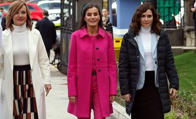 Queen Letizia wore a pink spring autumn coat by Hugo Boss. Hugo Boss Banora pink silk blend blouse