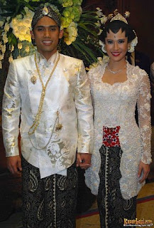 kebaya pengantin artis Dian Sastrowardoyo